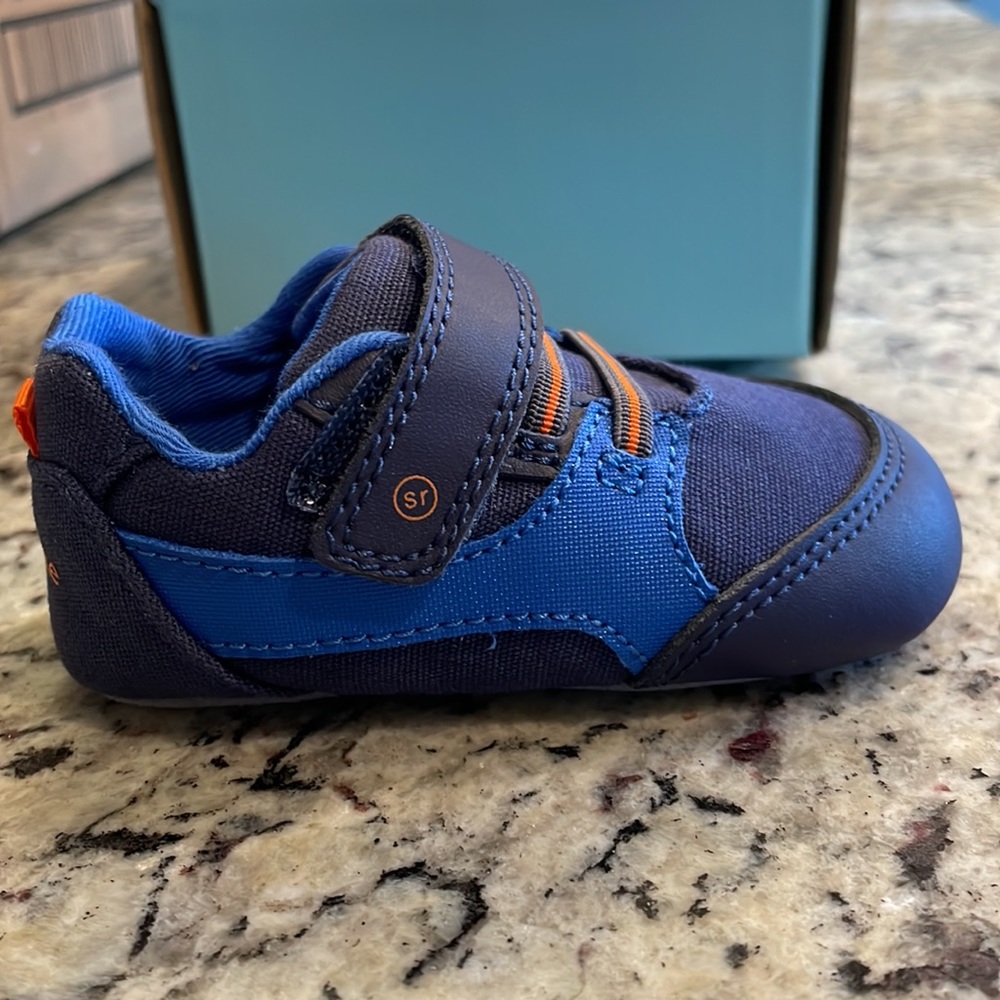 Stride Rite baby sneakers size 4 NWT